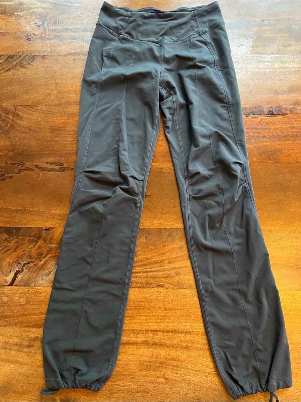 Lululemon Women’s Gray lined Track Pants Stretch Pockets Drawstring Size 4